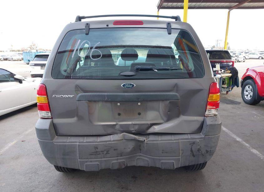 Photo 17 of 2005 Ford Escape XLS (VIN 1FMYU02Z25KB41629)
