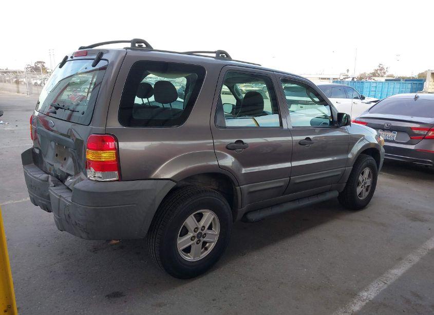 Photo 4 of 2005 Ford Escape XLS (VIN 1FMYU02Z25KB41629)
