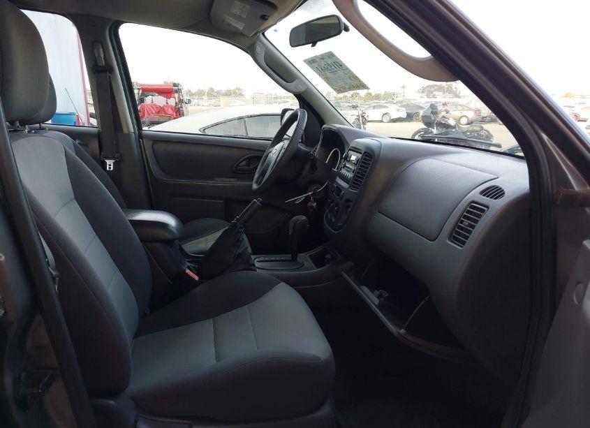 Photo 5 of 2005 Ford Escape XLS (VIN 1FMYU02Z25KB41629)