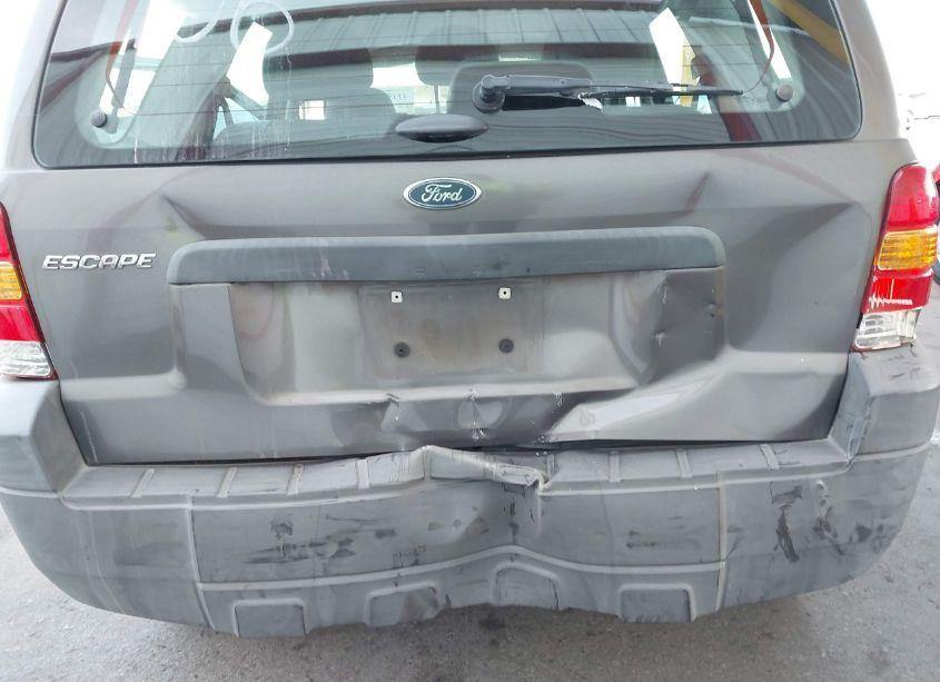 Photo 6 of 2005 Ford Escape XLS (VIN 1FMYU02Z25KB41629)