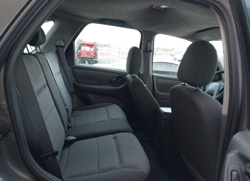 Photo 8 of 2005 Ford Escape XLS (VIN 1FMYU02Z25KB41629)