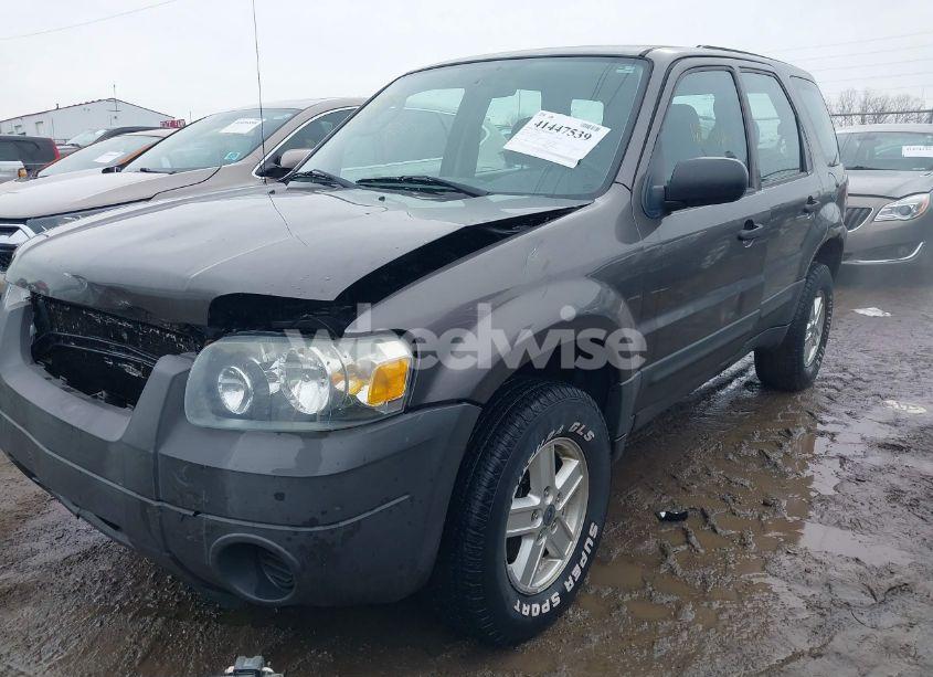 Photo 2 of 2006 Ford Escape XLS/XLS MANUAL (VIN 1FMYU02Z26KA03834)