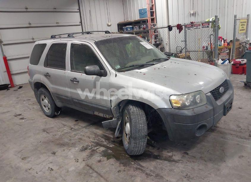 2005 Ford Escape XLS (VIN 1FMYU02Z35DA15817) main photo