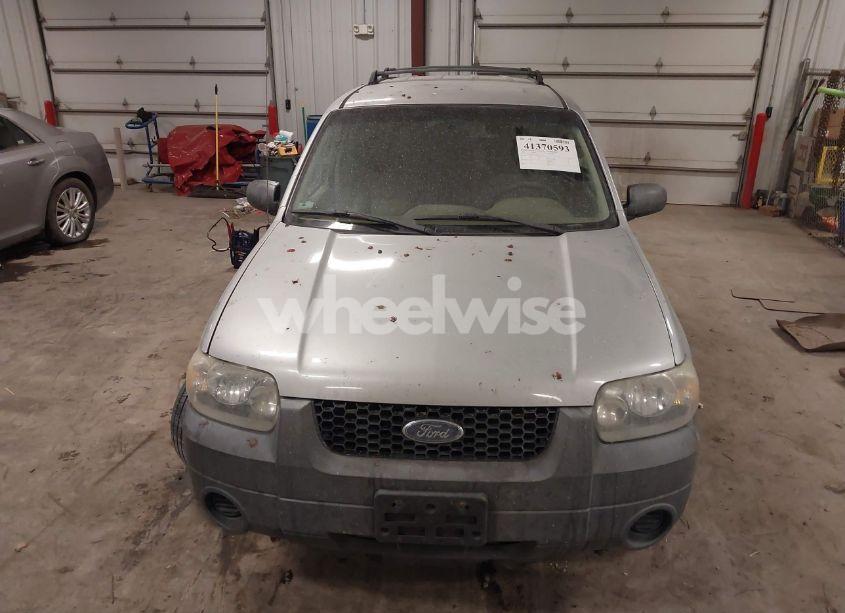 Photo 12 of 2005 Ford Escape XLS (VIN 1FMYU02Z35DA15817)