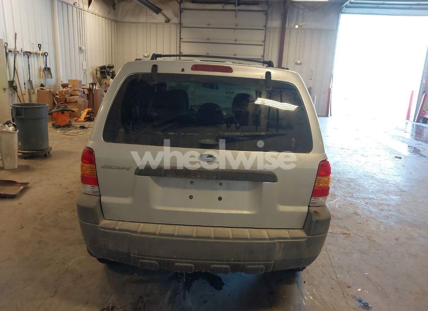 Photo 16 of 2005 Ford Escape XLS (VIN 1FMYU02Z35DA15817)