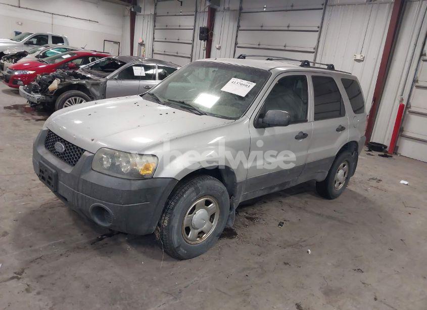 Photo 2 of 2005 Ford Escape XLS (VIN 1FMYU02Z35DA15817)