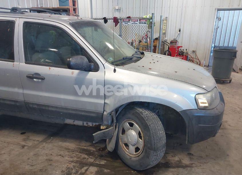 Photo 6 of 2005 Ford Escape XLS (VIN 1FMYU02Z35DA15817)