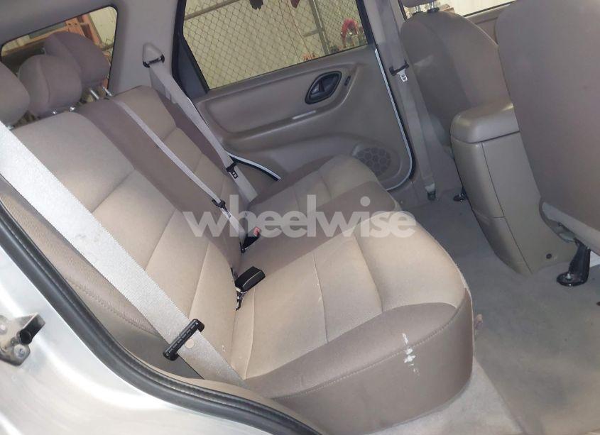 Photo 8 of 2005 Ford Escape XLS (VIN 1FMYU02Z35DA15817)