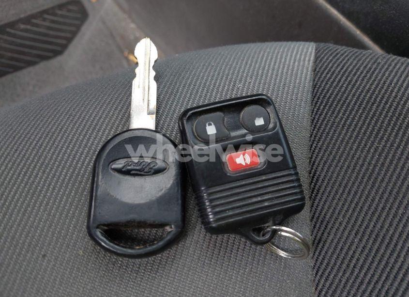 Photo 11 of 2005 Ford Escape XLS (VIN 1FMYU02Z35KD13148)