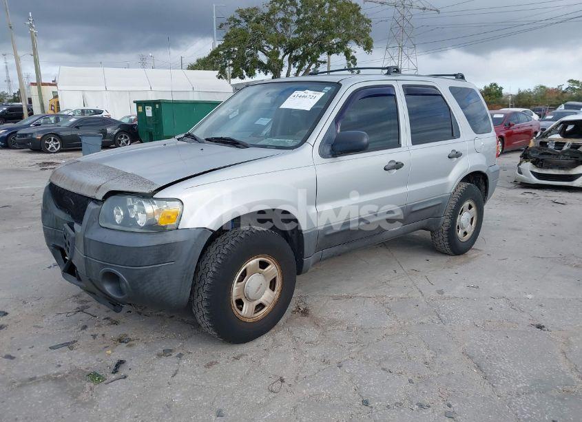 Photo 2 of 2005 Ford Escape XLS (VIN 1FMYU02Z35KD13148)