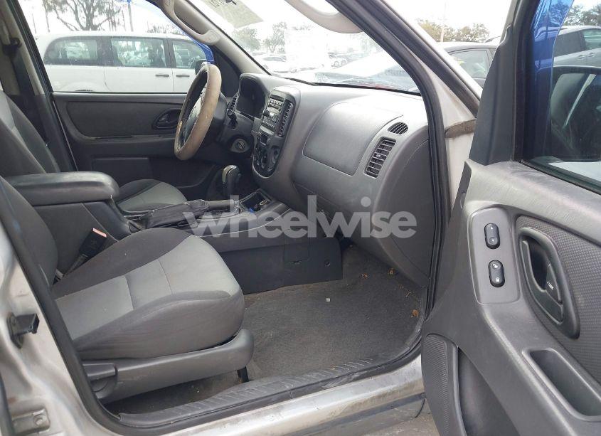 Photo 5 of 2005 Ford Escape XLS (VIN 1FMYU02Z35KD13148)