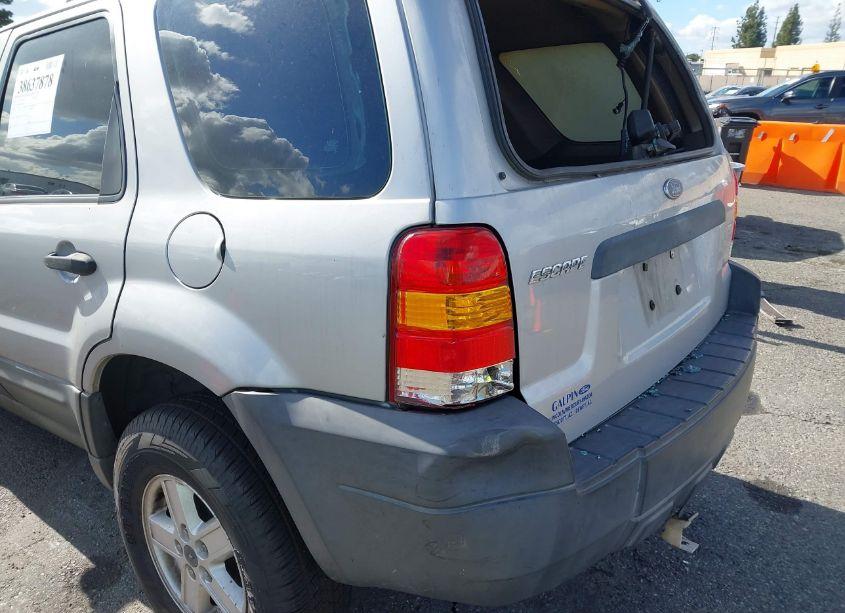 Photo 15 of 2005 Ford Escape XLS (VIN 1FMYU02Z45KB01780)