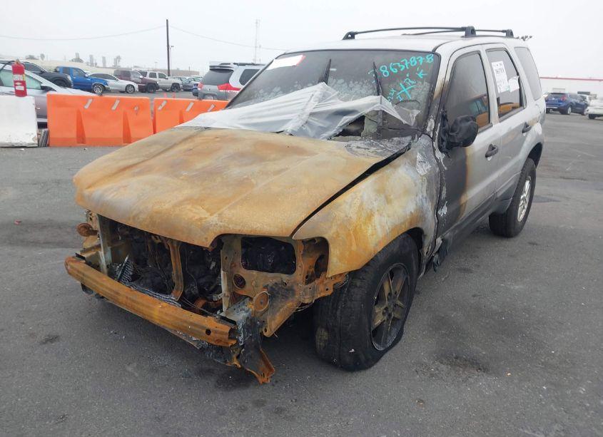 Photo 2 of 2005 Ford Escape XLS (VIN 1FMYU02Z45KB01780)