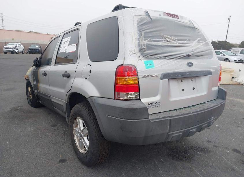 Photo 3 of 2005 Ford Escape XLS (VIN 1FMYU02Z45KB01780)