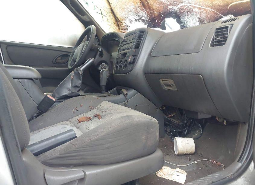 Photo 5 of 2005 Ford Escape XLS (VIN 1FMYU02Z45KB01780)