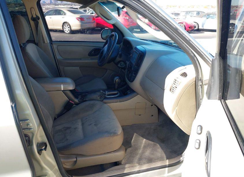 Photo 5 of 2005 Ford Escape XLS (VIN 1FMYU02Z45KB02220)