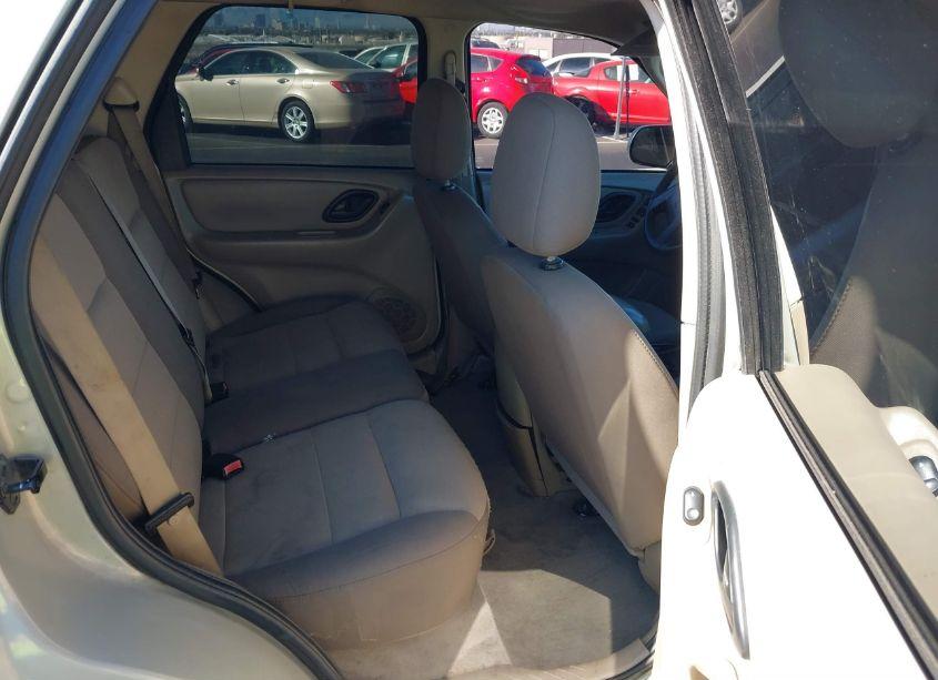 Photo 8 of 2005 Ford Escape XLS (VIN 1FMYU02Z45KB02220)