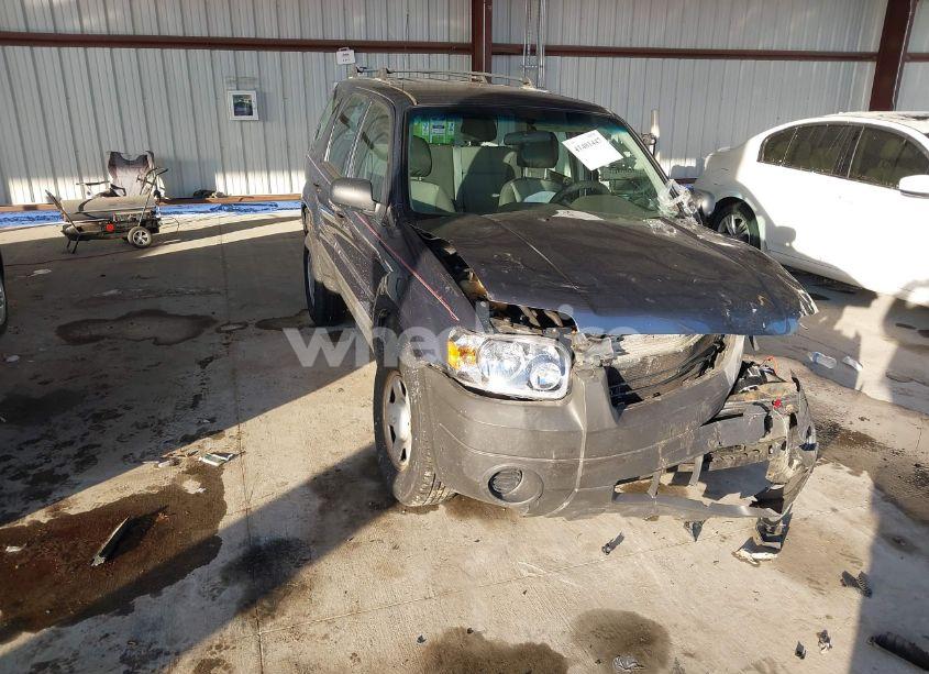2005 Ford Escape XLS (VIN 1FMYU02Z45KB24427) main photo