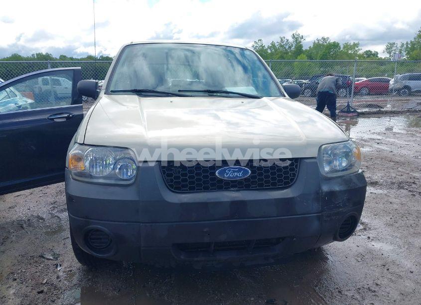 Photo 12 of 2005 Ford Escape XLS (VIN 1FMYU02Z45KB85048)