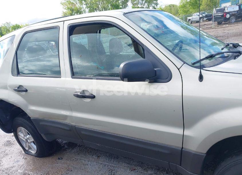Photo 13 of 2005 Ford Escape XLS (VIN 1FMYU02Z45KB85048)