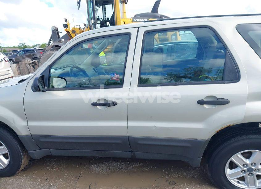 Photo 14 of 2005 Ford Escape XLS (VIN 1FMYU02Z45KB85048)