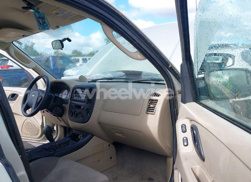 Photo 5 of 2005 Ford Escape XLS (VIN 1FMYU02Z45KB85048)