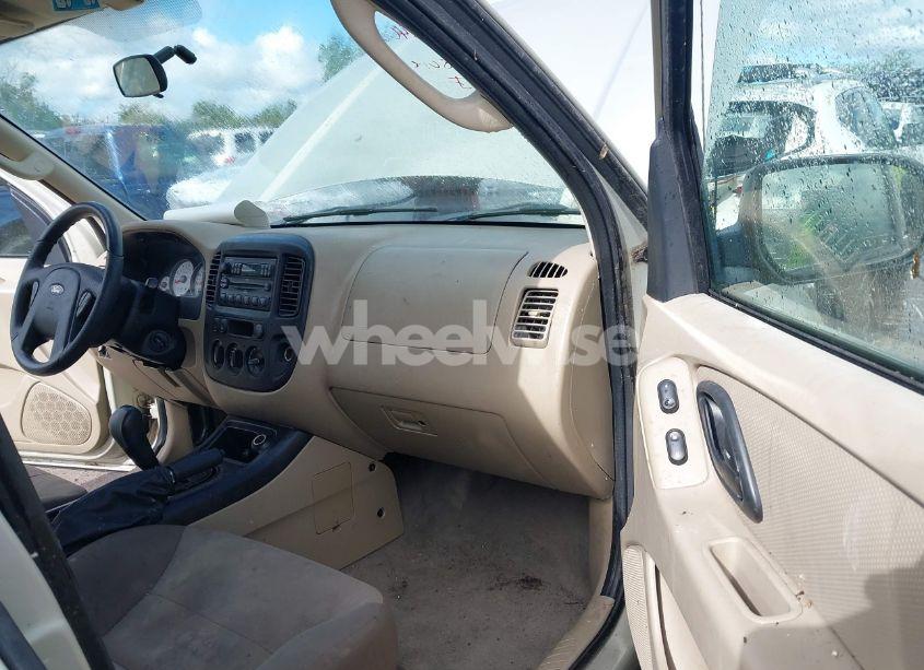 Photo 8 of 2005 Ford Escape XLS (VIN 1FMYU02Z45KB85048)