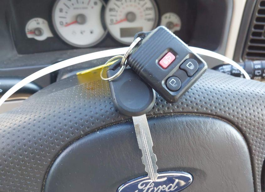 Photo 11 of 2007 Ford Escape XLS/XLS MANUAL (VIN 1FMYU02Z47KA06879)