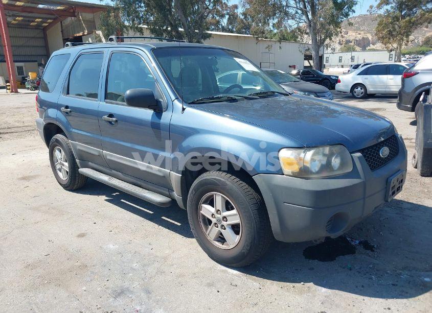 2005 Ford Escape XLS (VIN 1FMYU02Z55KA35384) main photo