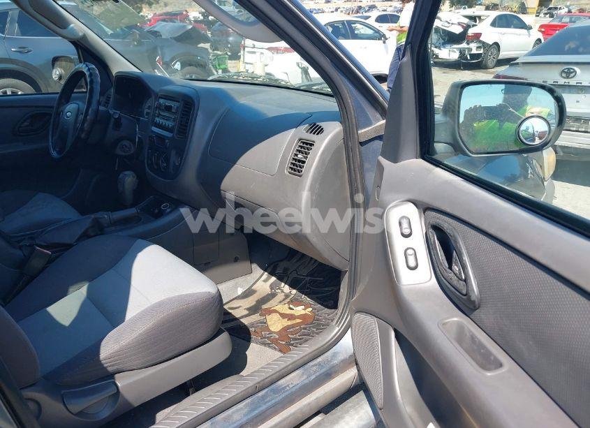 Photo 5 of 2005 Ford Escape XLS (VIN 1FMYU02Z55KA35384)