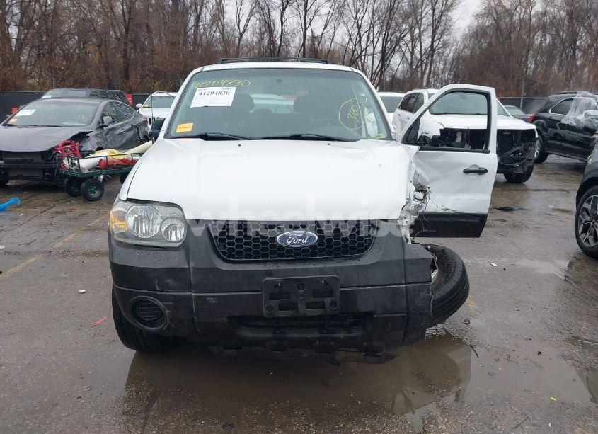 Photo 12 of 2005 Ford Escape XLS (VIN 1FMYU02Z55KB08947)