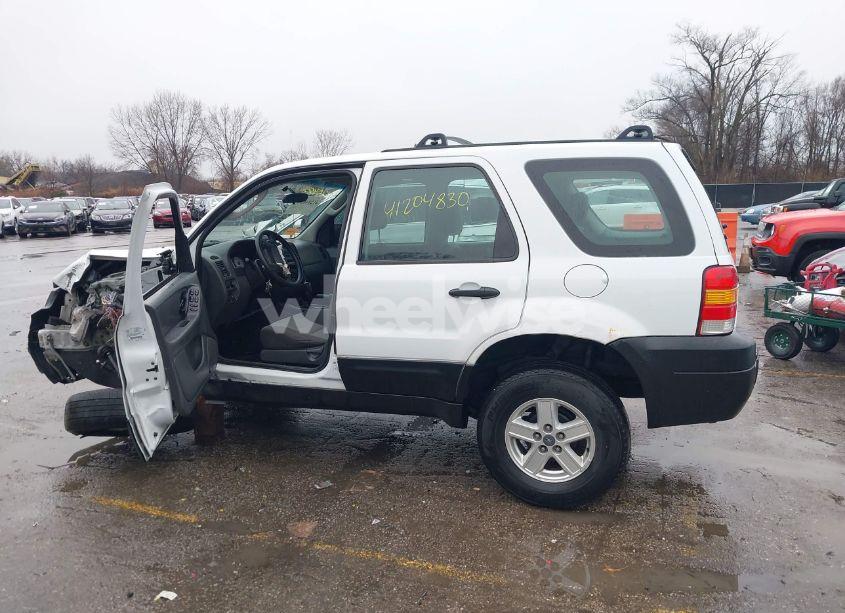 Photo 14 of 2005 Ford Escape XLS (VIN 1FMYU02Z55KB08947)