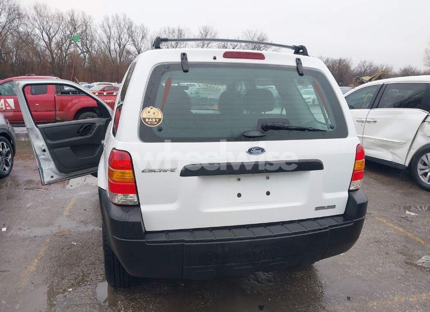 Photo 16 of 2005 Ford Escape XLS (VIN 1FMYU02Z55KB08947)