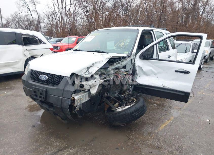 Photo 2 of 2005 Ford Escape XLS (VIN 1FMYU02Z55KB08947)