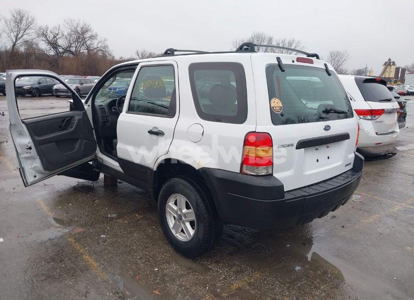 Photo 3 of 2005 Ford Escape XLS (VIN 1FMYU02Z55KB08947)