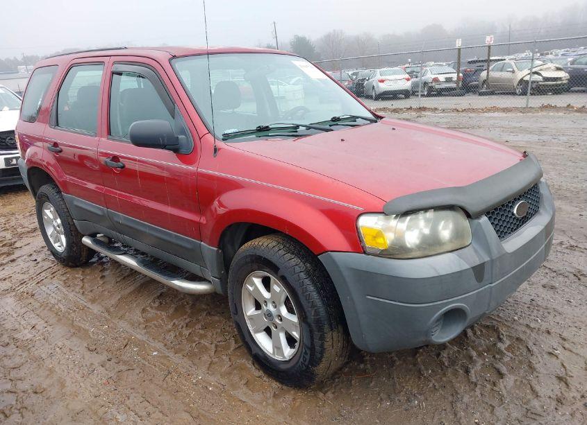 2005 Ford Escape XLS (VIN 1FMYU02Z55KB25134) main photo