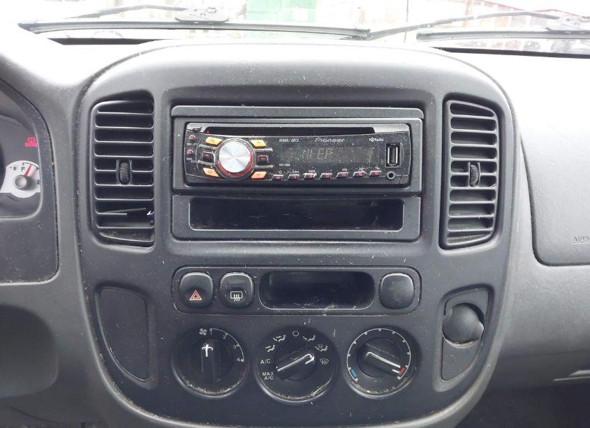 Photo 14 of 2005 Ford Escape XLS (VIN 1FMYU02Z55KB25134)