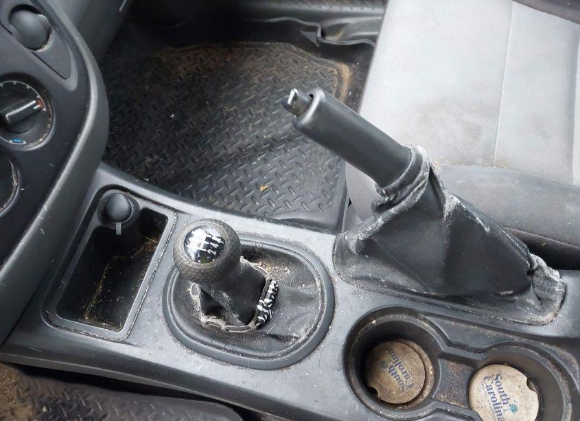 Photo 15 of 2005 Ford Escape XLS (VIN 1FMYU02Z55KB25134)