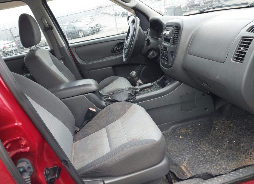 Photo 5 of 2005 Ford Escape XLS (VIN 1FMYU02Z55KB25134)