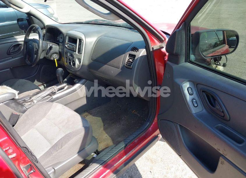 Photo 5 of 2005 Ford Escape XLS (VIN 1FMYU02Z65KC52815)