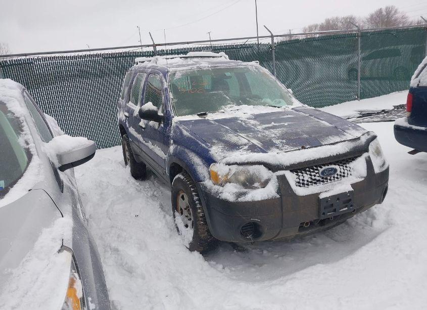 2005 Ford Escape XLS (VIN 1FMYU02Z75KE33468) main photo