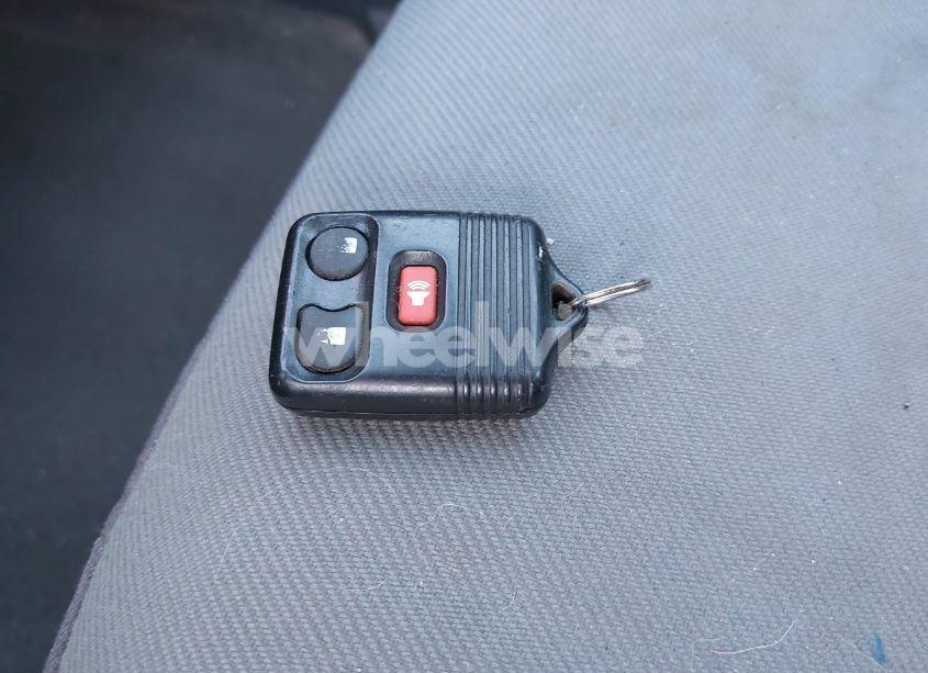 Photo 11 of 2005 Ford Escape XLS (VIN 1FMYU02Z95KA22136)