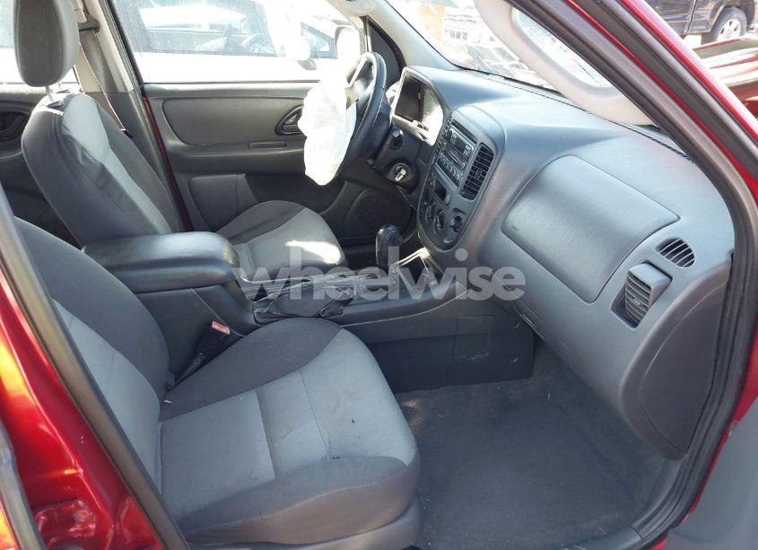 Photo 5 of 2005 Ford Escape XLS (VIN 1FMYU02Z95KA22136)