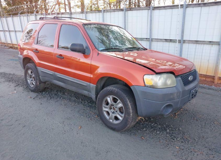 2005 Ford Escape XLS (VIN 1FMYU02Z95KC28654) main photo