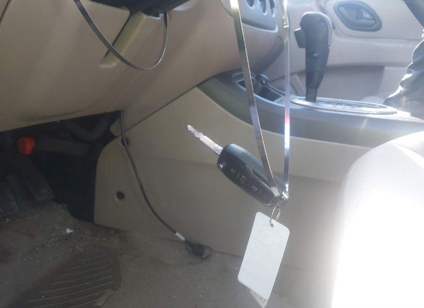 Photo 11 of 2005 Ford Escape XLS (VIN 1FMYU02Z95KC28654)