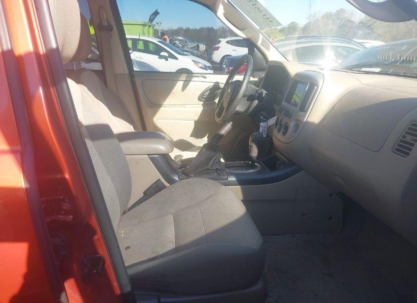 Photo 5 of 2005 Ford Escape XLS (VIN 1FMYU02Z95KC28654)