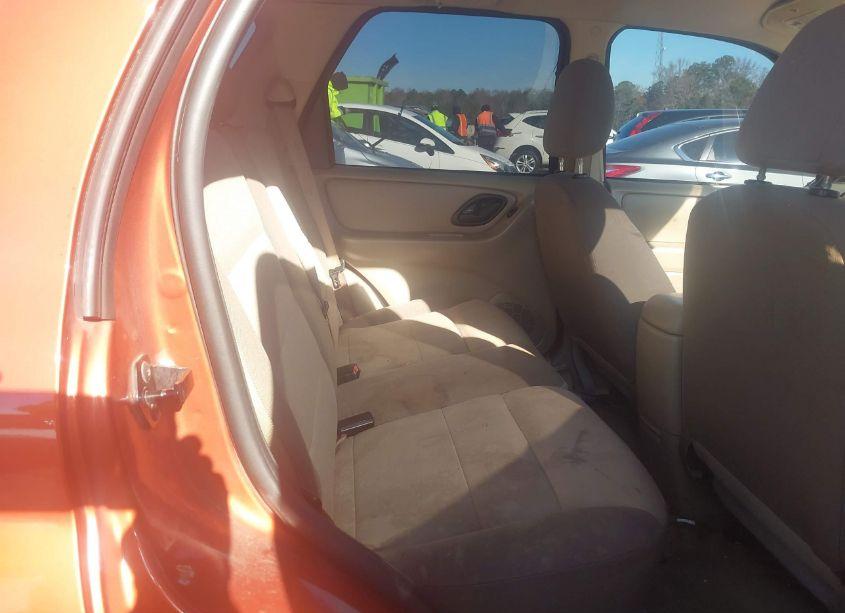 Photo 8 of 2005 Ford Escape XLS (VIN 1FMYU02Z95KC28654)