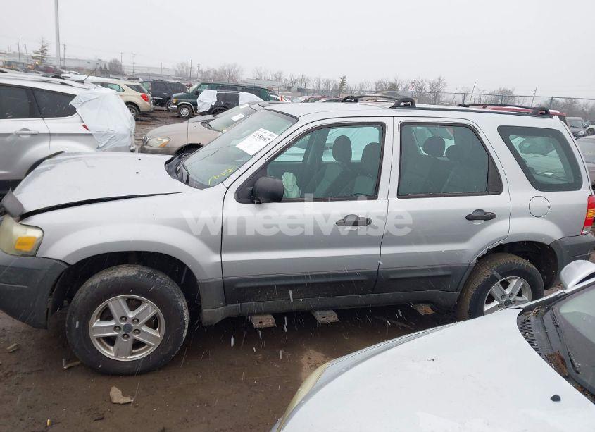 Photo 14 of 2005 Ford Escape XLS (VIN 1FMYU02ZX5DA26152)