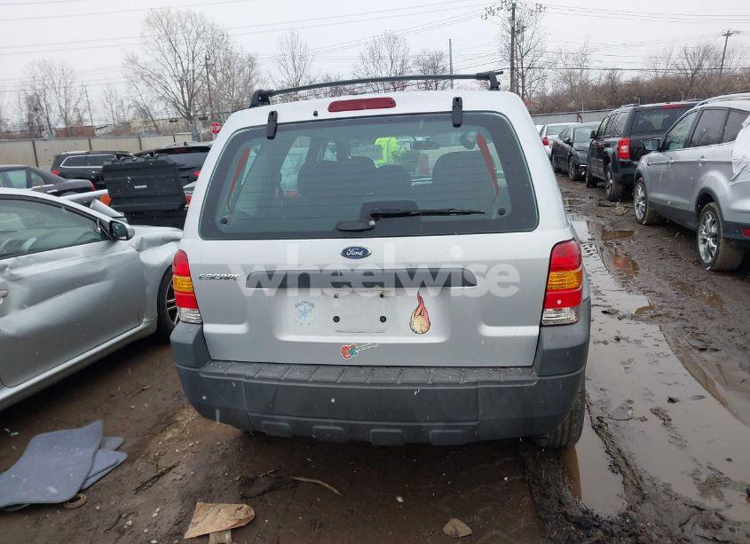 Photo 16 of 2005 Ford Escape XLS (VIN 1FMYU02ZX5DA26152)