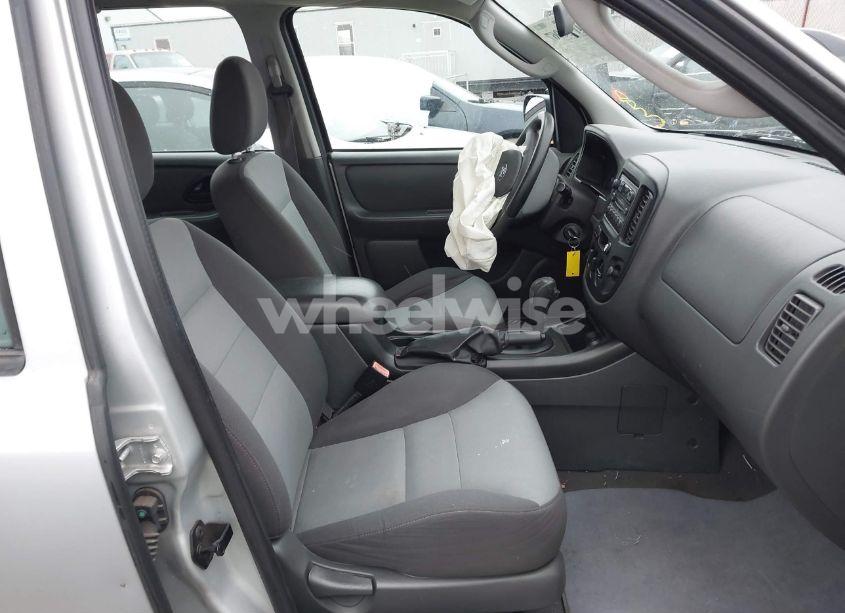 Photo 5 of 2005 Ford Escape XLS (VIN 1FMYU02ZX5DA26152)